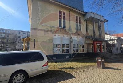 Spațiu comercial, de 704 mp, în Central - 3