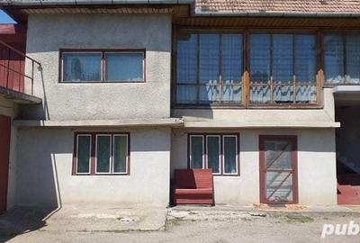 Casă cu 8 camere cu Teren 1669 Mp în Gilău - 1