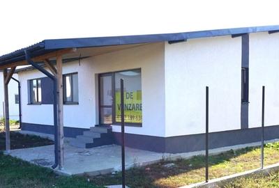 Casă cu 4 camere cu Teren 450 Mp în Central - 1