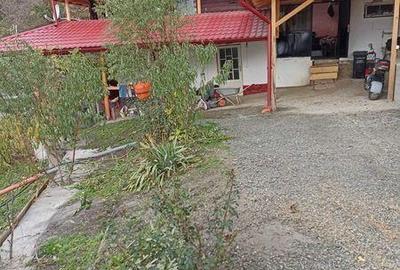 Casă cu 4 camere cu Teren 80 Mp în Central - 2