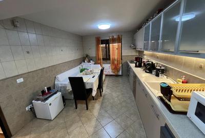 Casă individuală cu 4 camere cu Canalizare în Central - 12