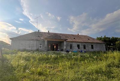 Casă individuală cu 5 camere cu Teren 6500 Mp în Sacu - 31