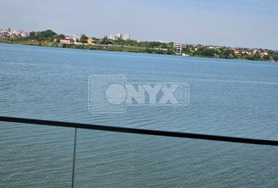 Apartament deosebit , vedere frontala catre Lac-centrul statiunii Mamaia - 2