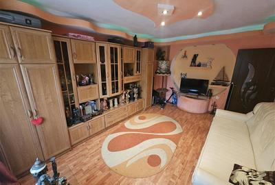 Apartament cu 3 camere decomandat, mobilat în Micro IV - 15