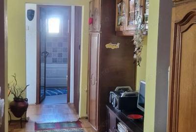 Proprietar vand apartament 3 camere, decomandat, 2 balcoane inchise - 1