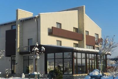 Casă individuală cu 17 camere cu Canalizare în Est - 3