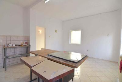 Casă cu 7 camere cu Teren 624 Mp în Girocului