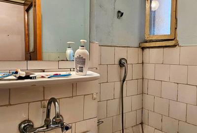 Apartament 4 camere semidecomandat, cu boxa, Bd.Traian- zona BCR - 12