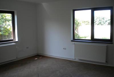 Casă individuală cu 4 camere cu Canalizare în 9 Mai - 5