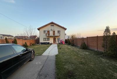 Casă cu 4 camere în Domnești