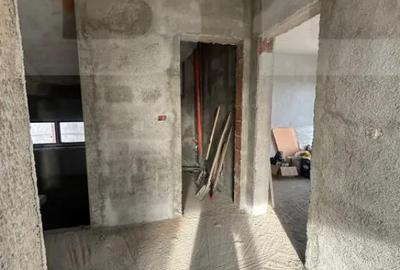 Casă cu 5 camere cu Teren 430 Mp în Central