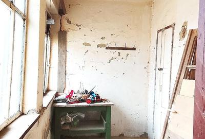 Casă cu 3 camere cu Teren 1084 Mp în Central