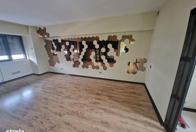 Apartament cu 4 camere în Victoriei