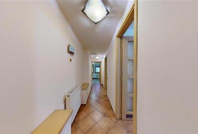 Casă cu 8 camere cu Canalizare în Centrul Civic - 21