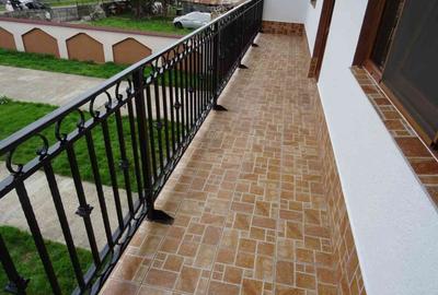 Casă cu 4 camere decomandat în Central - 5