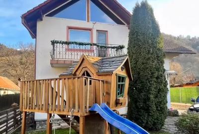 Casă cu 7 camere cu Teren 747 Mp în Moieciu - 4