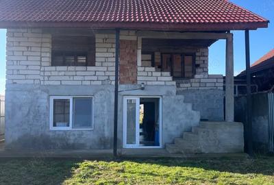 Casă cu 2 camere cu Teren 600 Mp în Central - 2