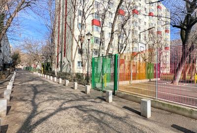 Apartament cu 3 camere semidecomandat în Berceni - 2