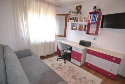 Apartament 3 camere decomandat ,2 bai ,etaj intermediar Tractorul - 15
