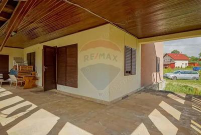 Casă cu 7 camere cu Teren 1288 Mp în Fundata - 12