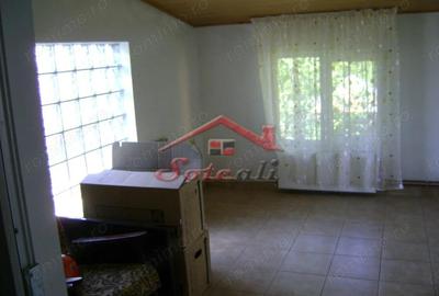 Casă cu Teren 880 Mp în Cornu