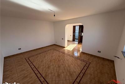 Casă cu 3 camere cu Teren 300 Mp în Central - 11