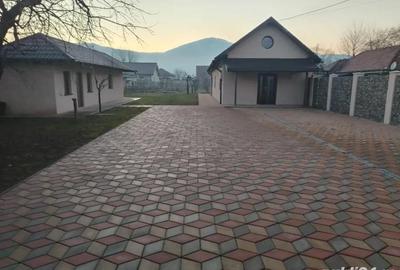 Casă cu 6 camere în Central - 1
