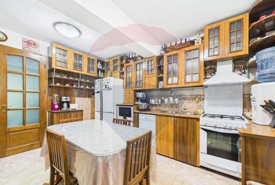 Casa / Vila cu 10 camere de vanzare in zona Central - 3