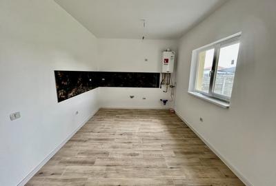 Asfalt, 3 Camere, Zid Despartitor Dublu Asfalt, 3 Camere, Zid Despartitor Dublu - 3