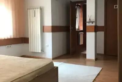 Garsonieră semidecomandată, mobilată în P-ța Universității - 2