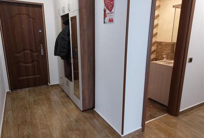 Apartament cu 3 camere decomandat, mobilat în Tractorul - 2
