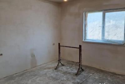 Casă cu 4 camere cu Teren 400 Mp în Central