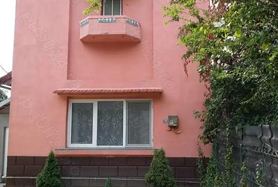 Casă cu 4 camere cu Canalizare în Central - 2