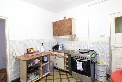 Casă individuală cu 8 camere cu Canalizare în Central - 13