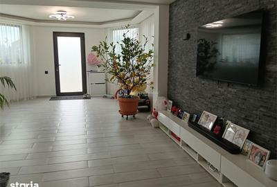 Casă cu 7 camere cu Teren 1100 Mp în Central - 4