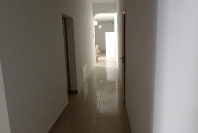 Casă individuală cu 20 camere cu Canalizare în Episcopia Bihorului - 5