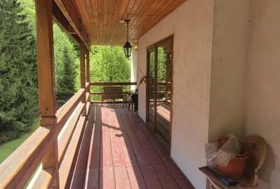 Casă individuală cu 12 camere cu Canalizare în Calea Moroieni - 1