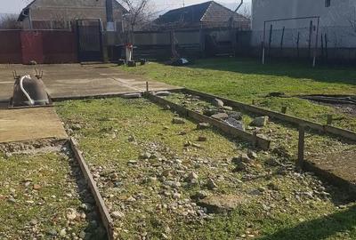 Casă cu Teren 35 Mp în Central
