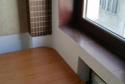 Apartament cu 3 camere semidecomandat în Republicii