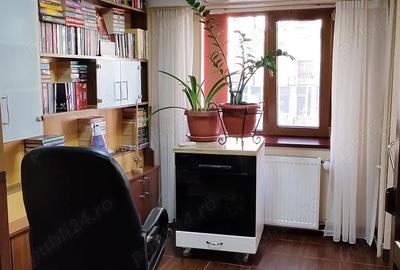 Apartament cu 3 camere decomandat în Decebal