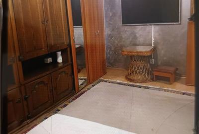 Garsonieră decomandată în Rovine