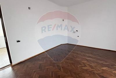 Casă cu 3 camere cu Teren 300 Mp în Gării - 3