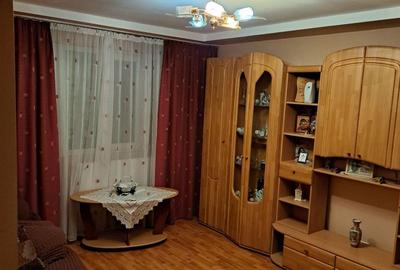 Apartament cu 3 camere decomandat în Exterior Vest