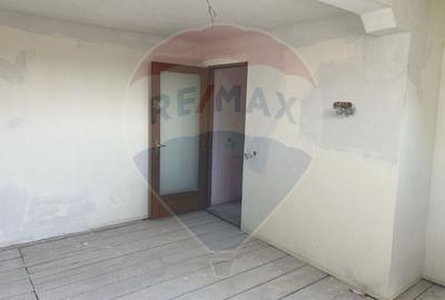 Casa cu 3 camere, 70 mp,  gradina si curte, in centrul orasului Turda - 2