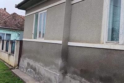 Casă cu Teren 1189 Mp în Central - 1