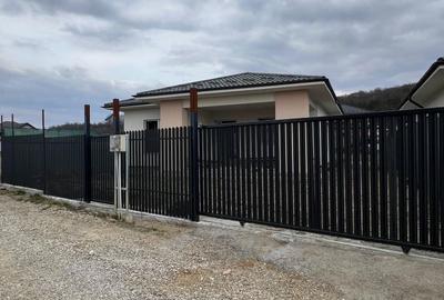 Casă cu 3 camere în Mioveni - 5