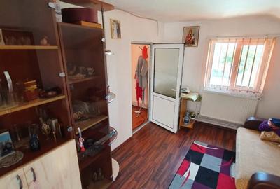 Casă cu 5 camere cu Teren 1080 Mp în Blejoi - 9