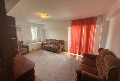 Apartament cu 3 camere decomandat în Albești