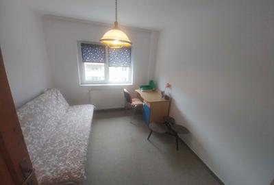 Apartament cu 3 camere decomandat în Răcădău - 1