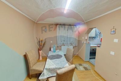 Casă cu 4 camere cu Teren 900 Mp în Est - 4